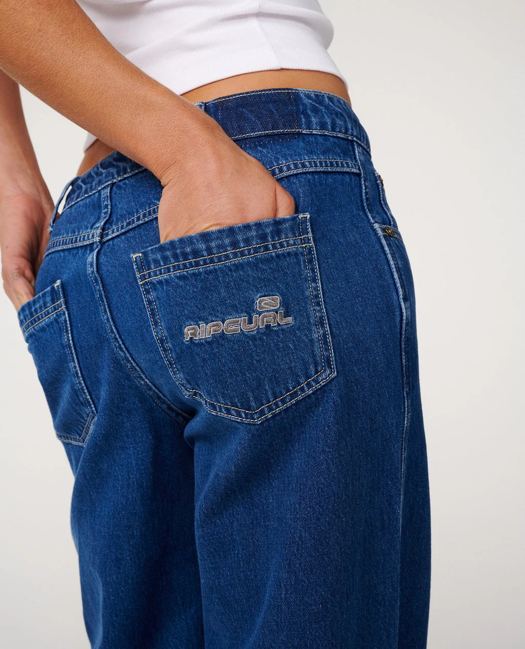 Aggie Relaxed Jeans - Image 5